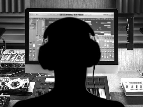 Comprehensive Guide to Setting Up Your Home Recording Studio