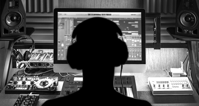 Comprehensive Guide to Setting Up Your Home Recording Studio