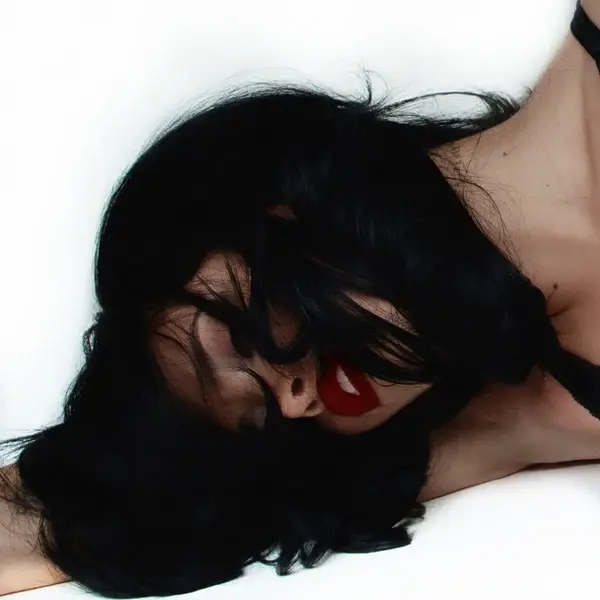 Nessa Barrett – Tough Love LP (2026, Warner Records)