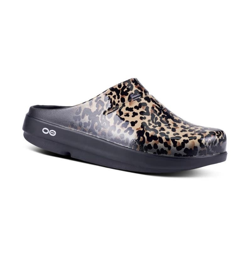 oofos gray leopard