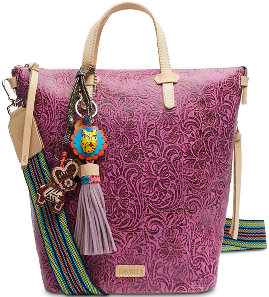 Consuela Sling, Mena