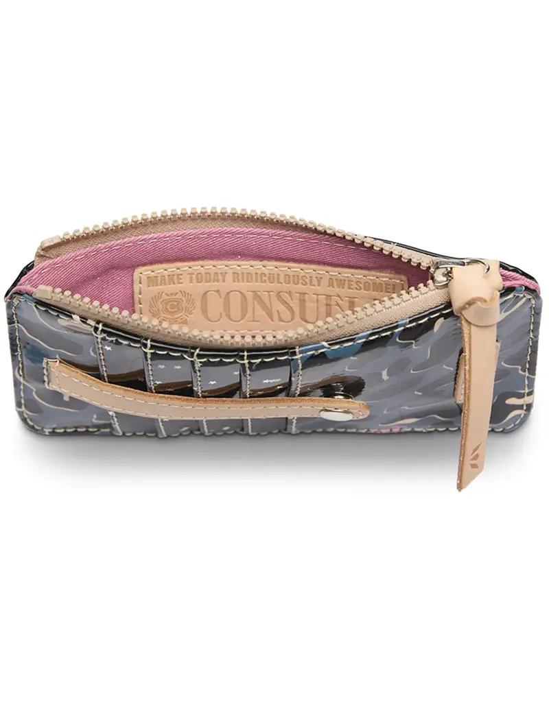 Consuela Card Organizer, Danni