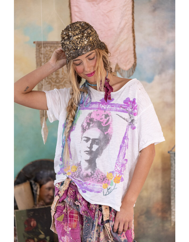 Magnolia Pearl Top 2311 Frida Retablo T, True OS koc