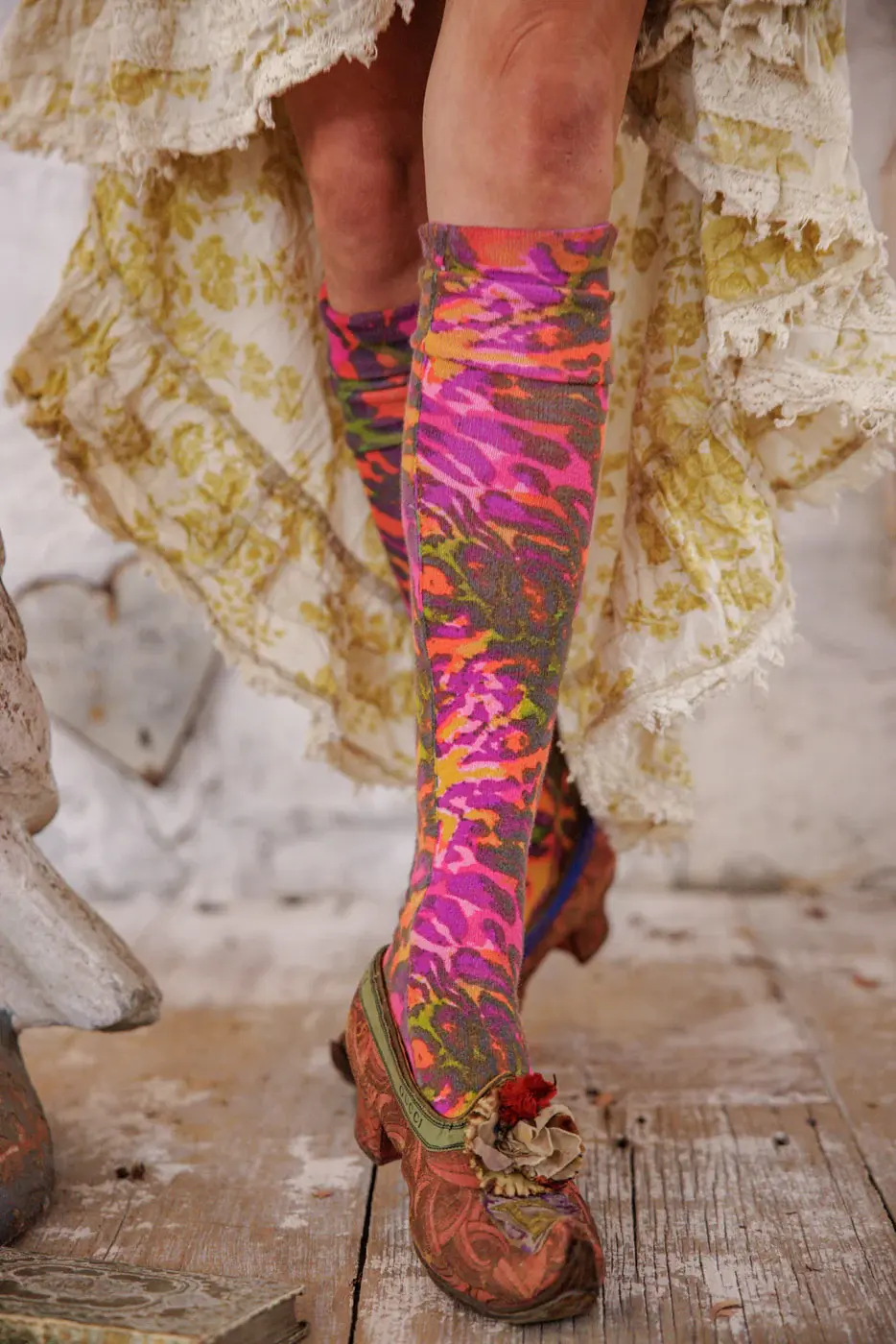 Magnolia Pearl Socks 183 Neon Leopard OTK, Hairband