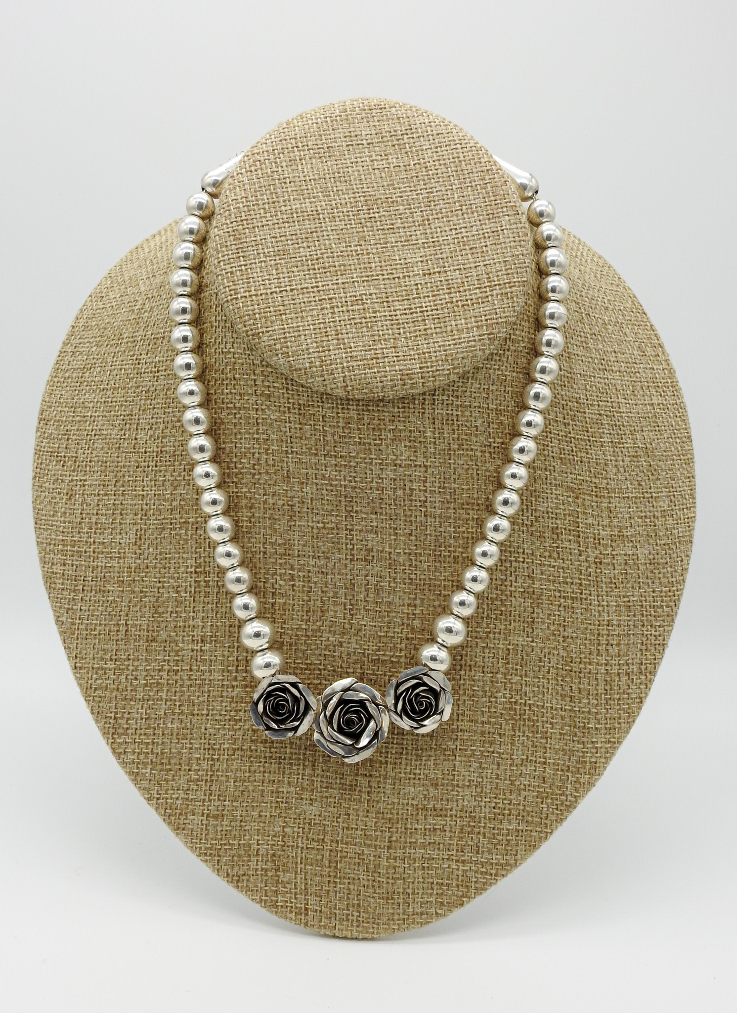 Ray Van Cleve RVC-N56 Three Roses, 13mm/11mm round beads 17" Necklace
