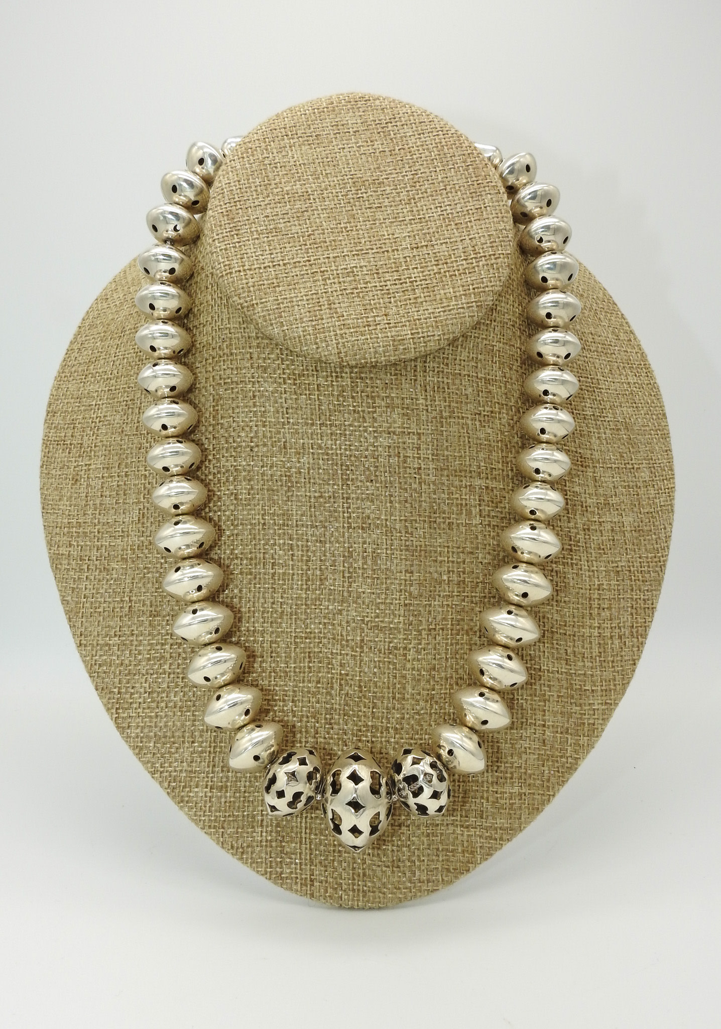 Ray Van Cleve RVC-N64 20" Lace Bead Necklace