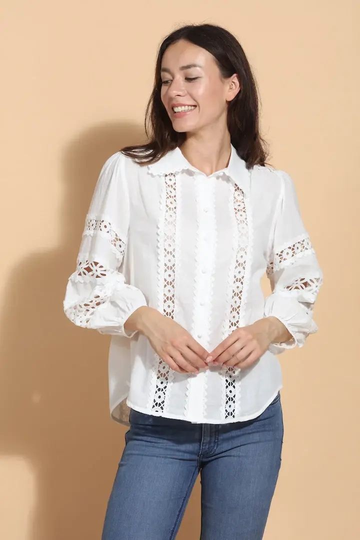 Jessie Liu Cotton Blouse w Lace Inserts
