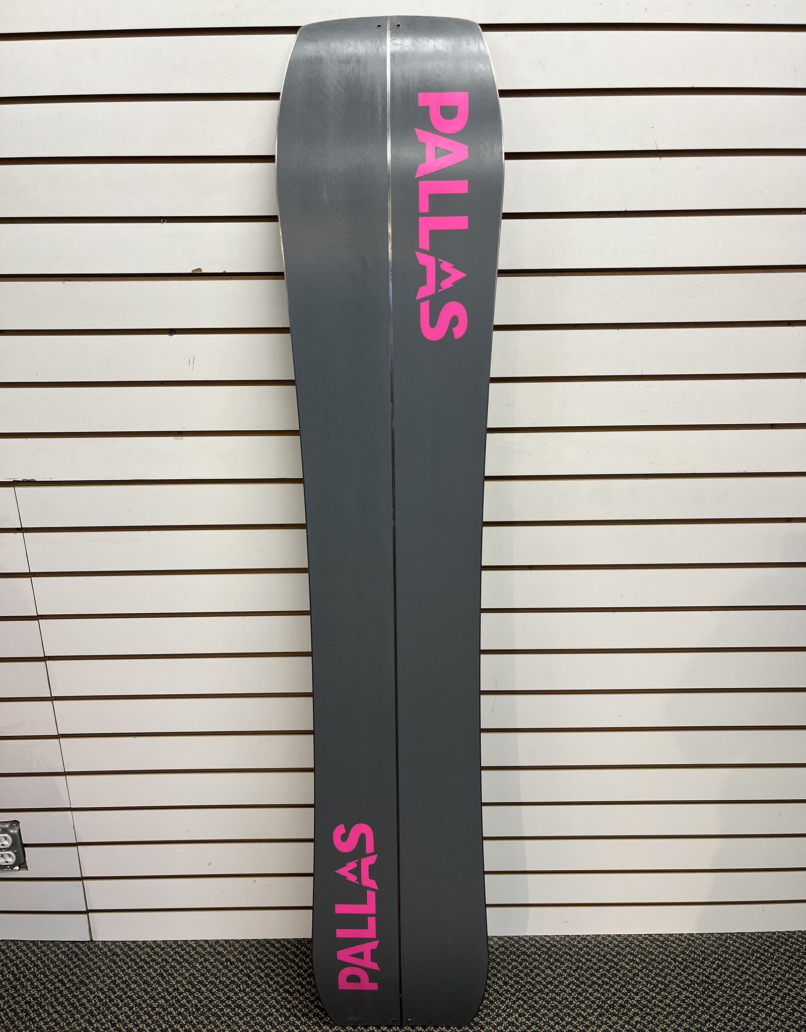Pallas Snowboards DEMO Epiphany 155cm w/ Skins