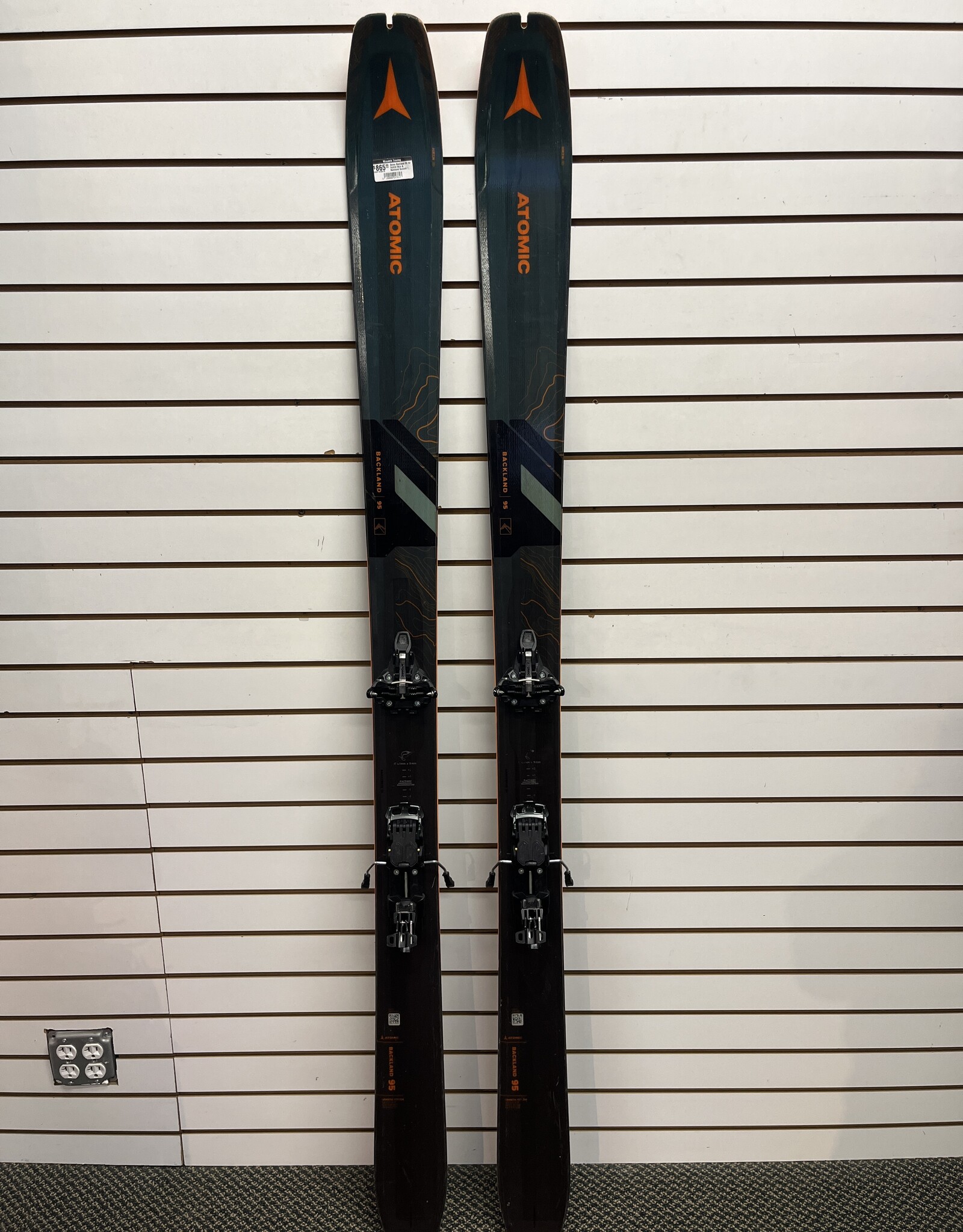 Atomic DEMO Backland 95 w/ Skins and Summit 12s