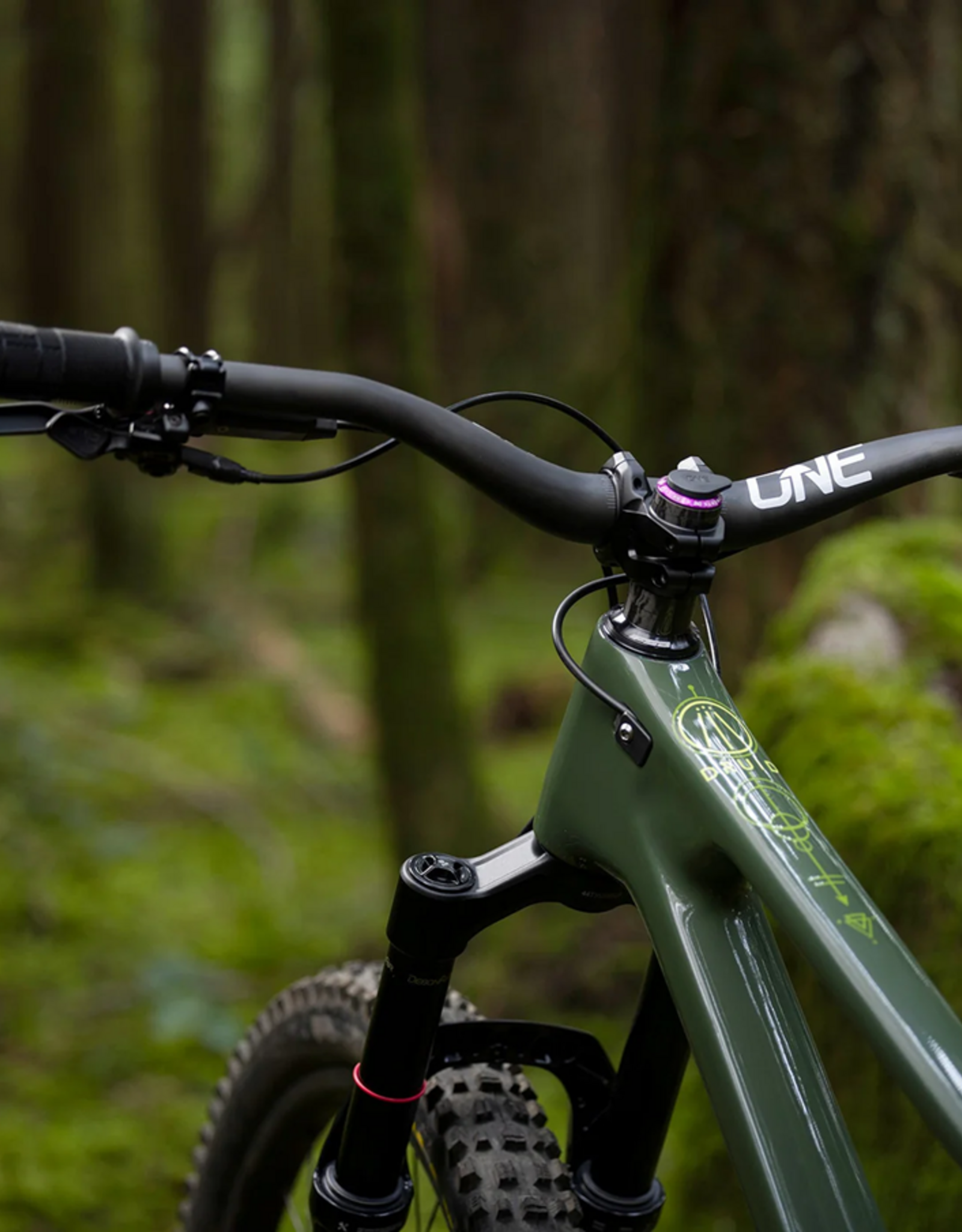 OneUp Components V2 Carbon Handlebar - 35mm clamp 35mm rise 800mm