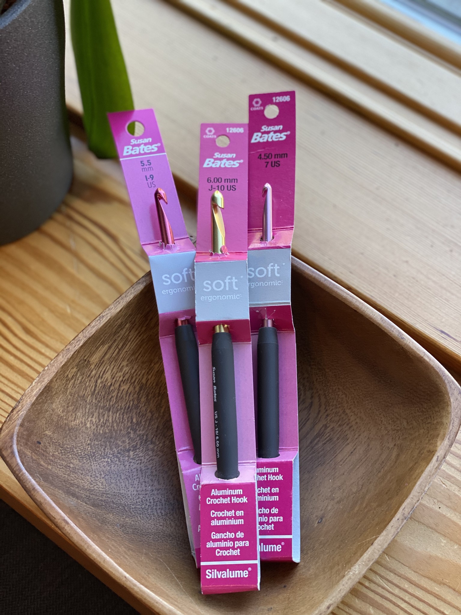 Soft Ergonomic Crochet Hooks Sizes F, G, H. Susan Bates Silvalume 6.25 With  an Aluminum In-line Head and Round Soft Handles. 3pc 12693 