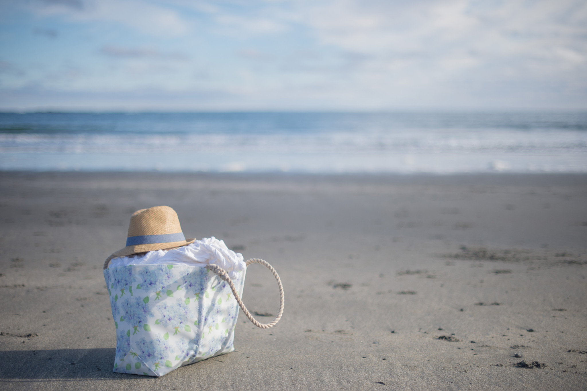 Sea Bags x Sara Fitz - Hydrangea - Large Tote - Hemp Handle with Clasp