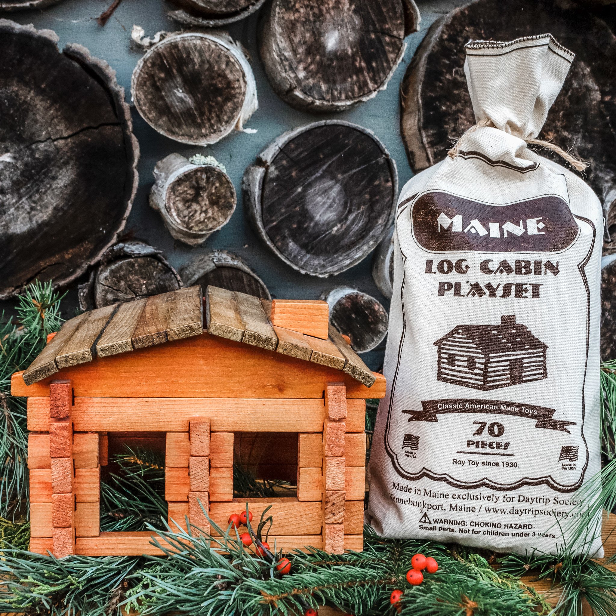 Daytrip Society Exclusive Maine Log Cabin Play Set