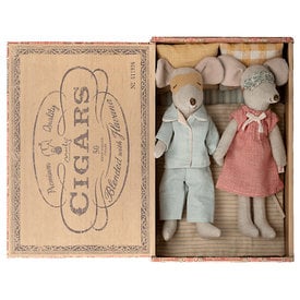 Maileg Maileg Mouse - Mum & Dad in Cigarbox - Red & Blue Pajamas