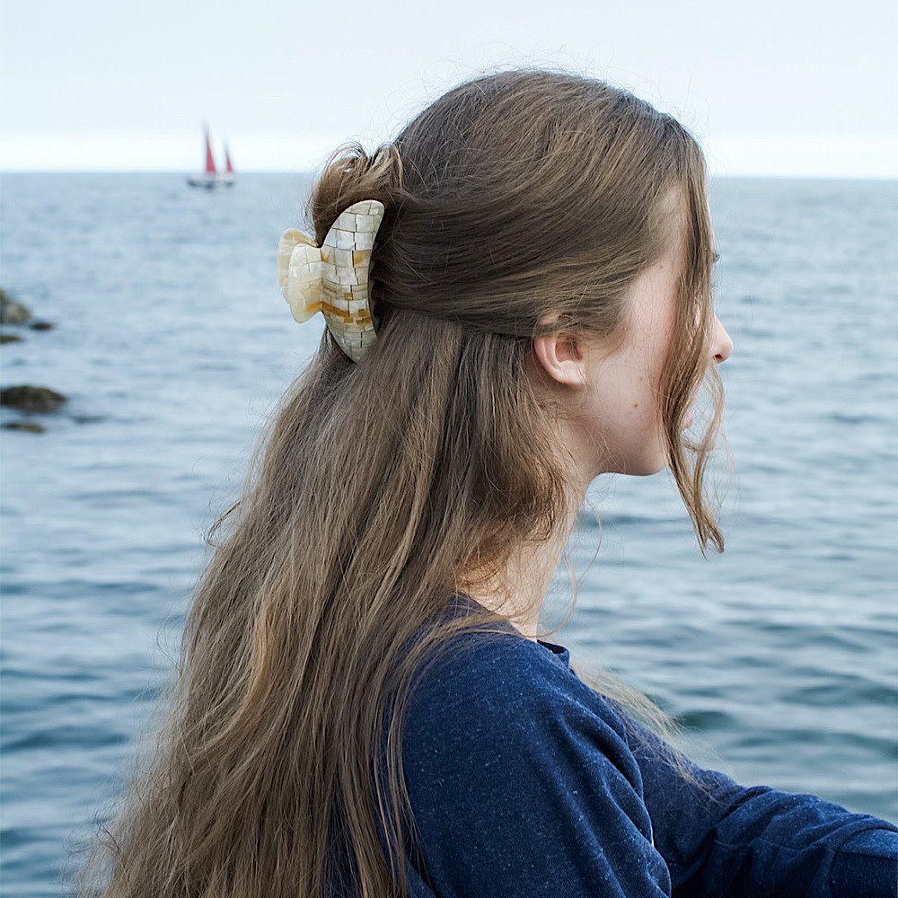 Machete Midi Claw Hair Clip - Sea Shell Checker