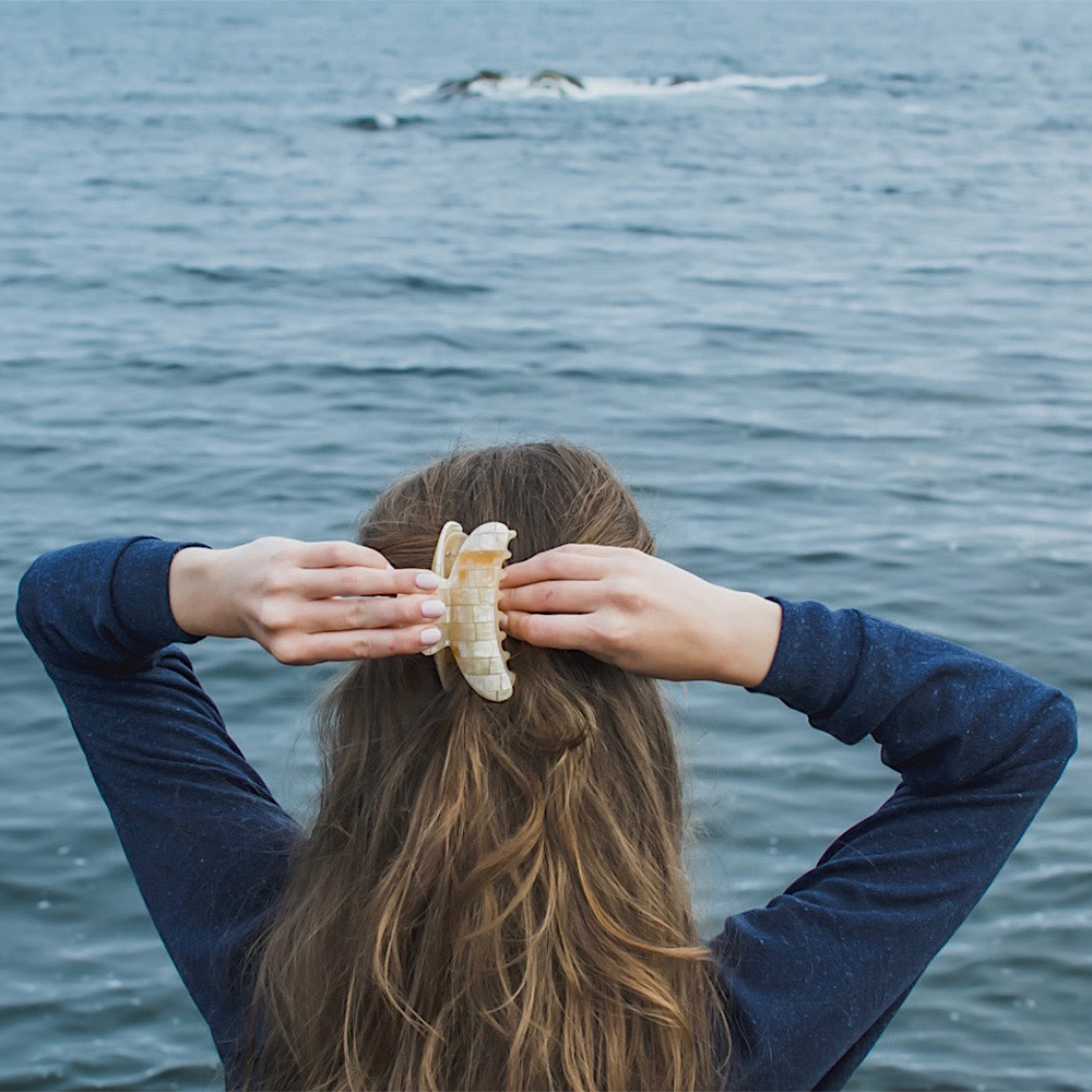 Machete Midi Claw Hair Clip - Sea Shell Checker