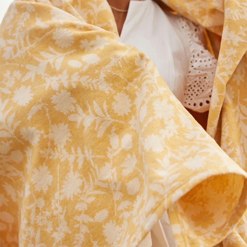 ChappyWrap Original Lightweight Blanket - Wildflower Daffodil