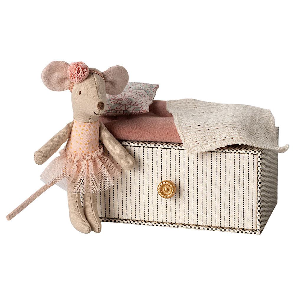 Maileg Maileg Little Sister Dance Mouse - Daybed