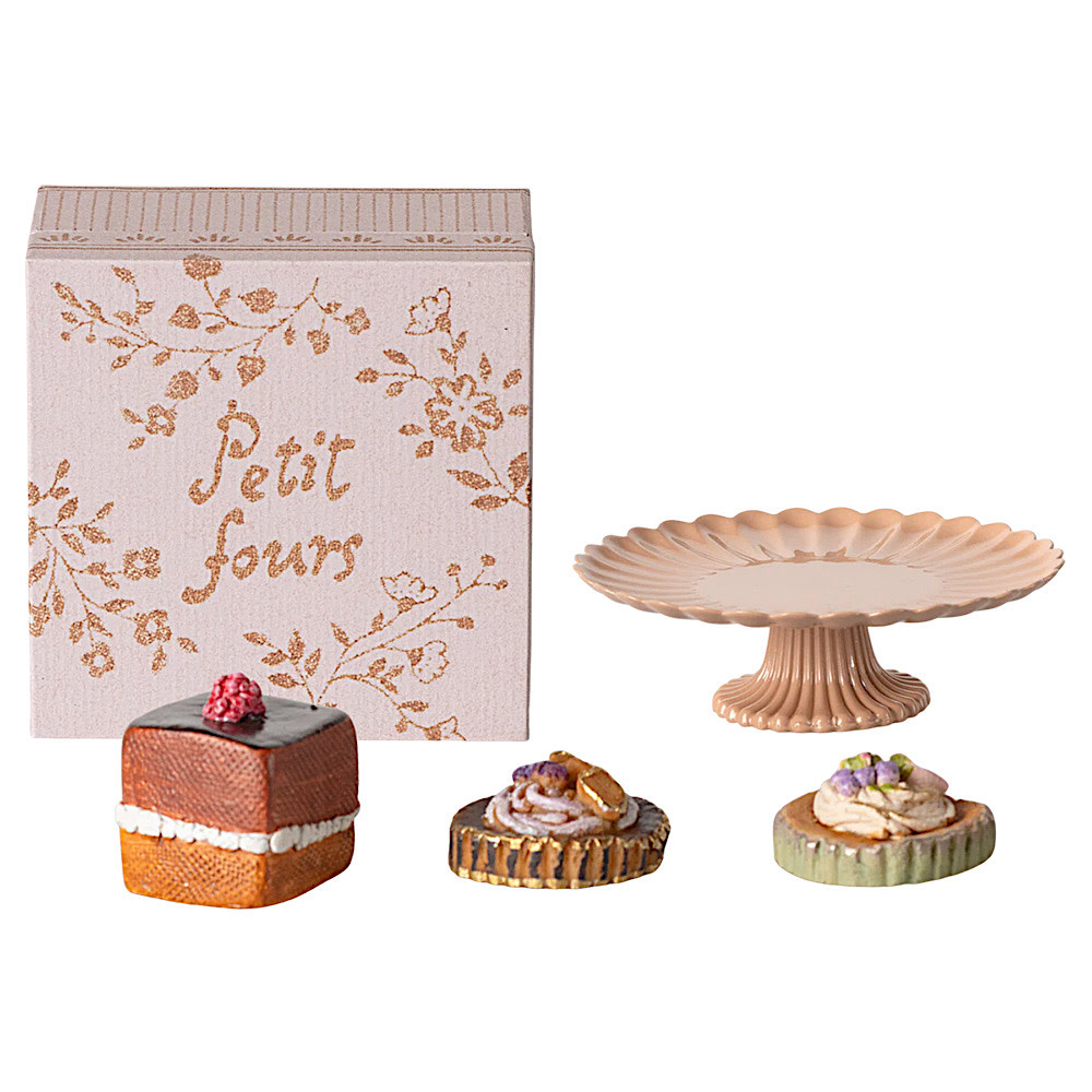 Maileg Mini Cakes and Cake Stand