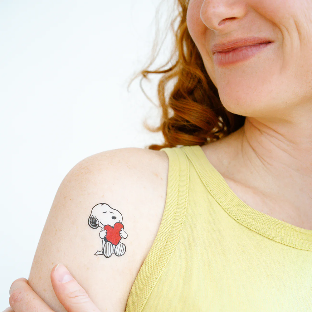 Tattly Tattoo 2-Pack - Snoopy Heart Hug