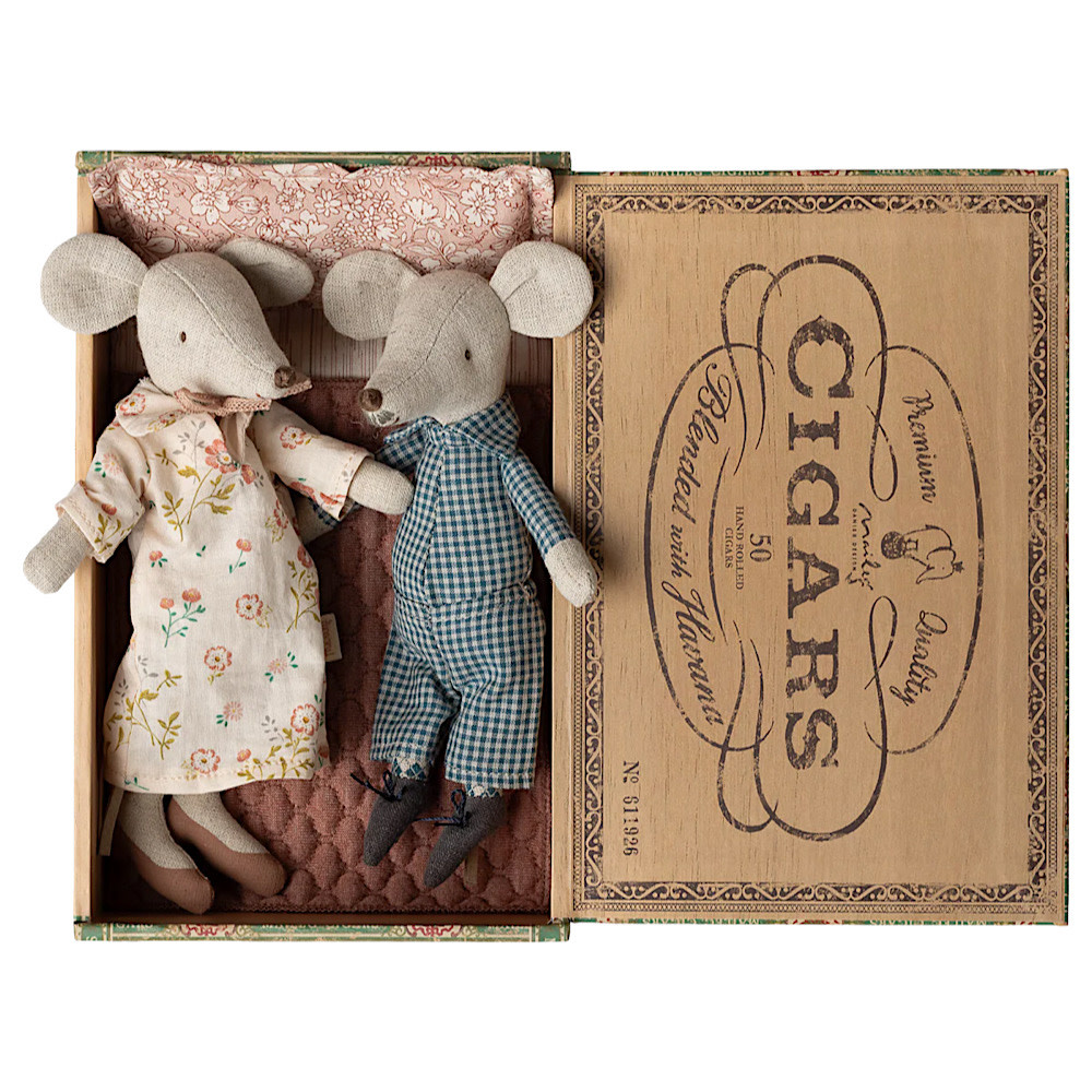 Maileg Grandma & Grandpa Cigar Box - Flower Nightie and Gingham Set