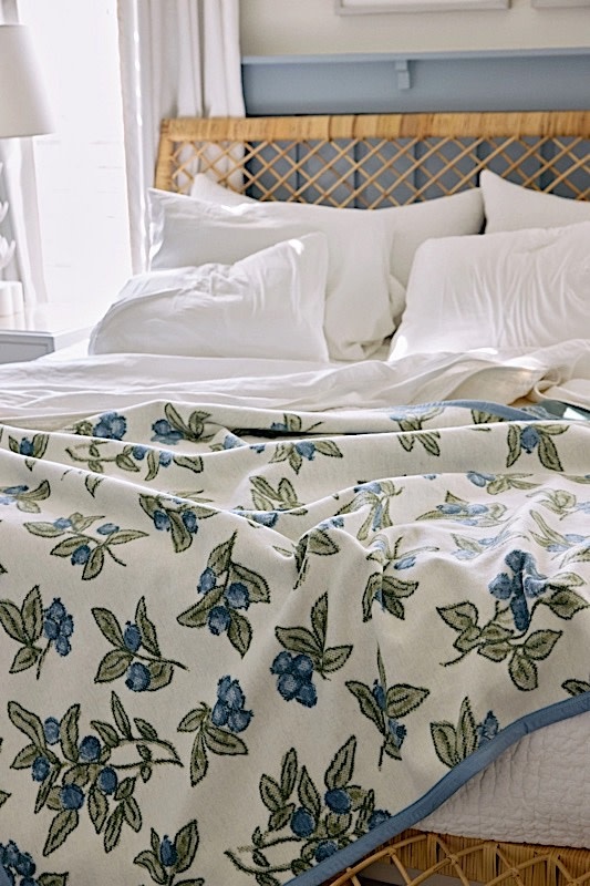ChappyWrap Original Blanket - Blueberries