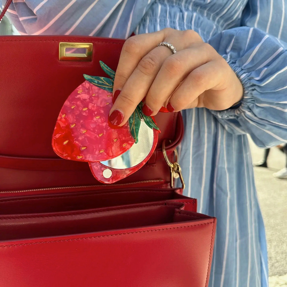 Solar Eclipse Mirror Compact - Strawberry