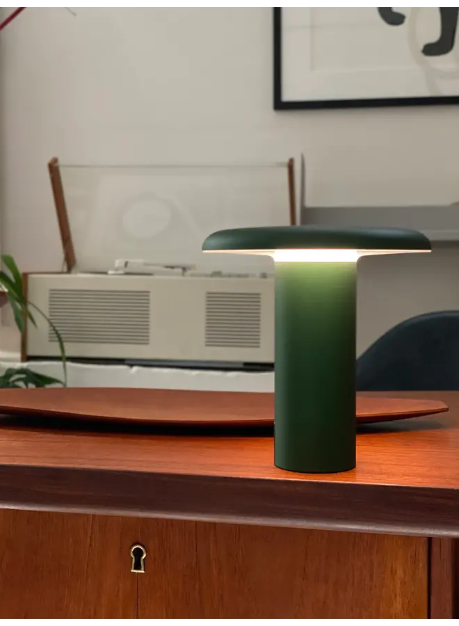 ARTEMIDE TAKKU TABLE LAMP