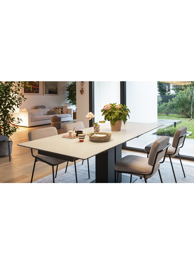 PEGASO DINING TABLE