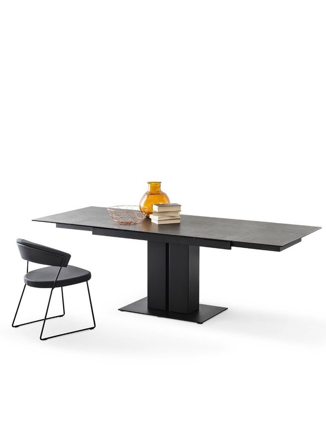 PEGASO DINING TABLE