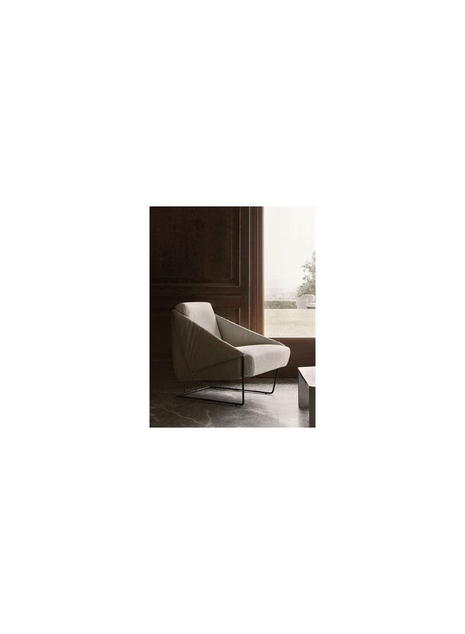 NICOLINE GIOIA ARMCHAIR