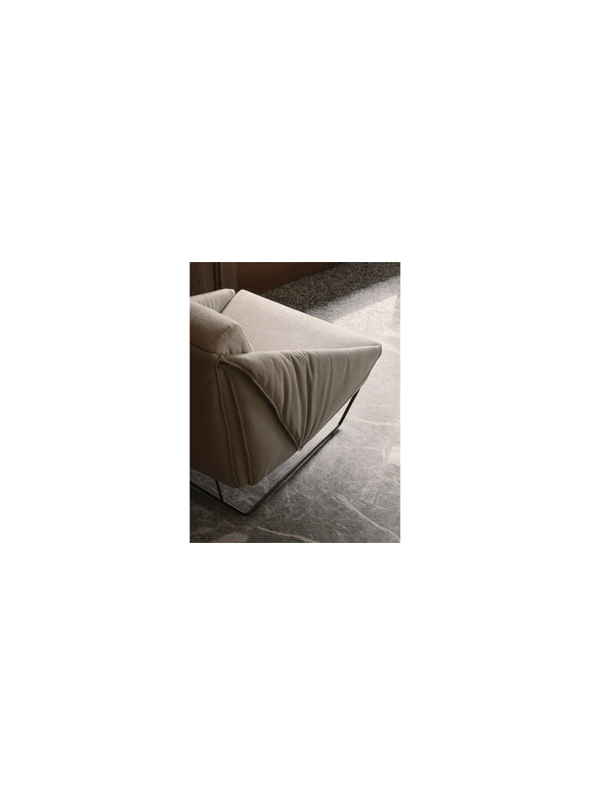 NICOLINE GIOIA ARMCHAIR