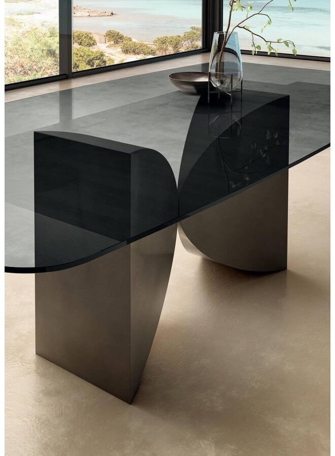 LAGO MEET DINING TABLE