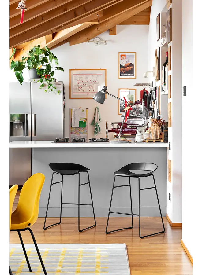 COSMOPOLITAN METAL LEG COUNTER STOOLS