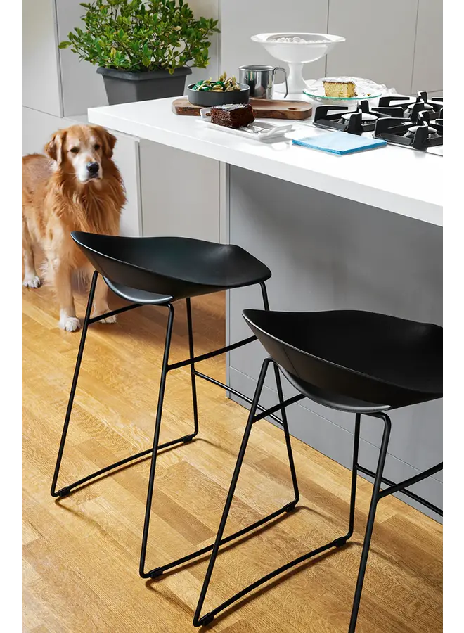 COSMOPOLITAN METAL LEG COUNTER STOOLS