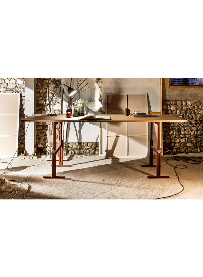 BRUT HEIGHT ADJUSTABLE TABLE