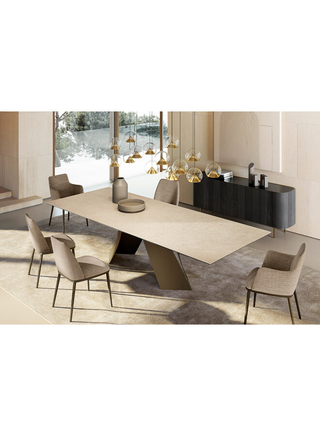 EFORMA TWIST DINING TABLE
