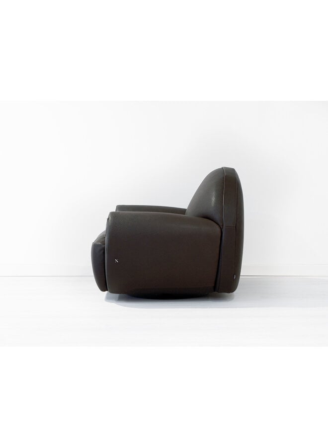 NATUZZI ITALIA MEMORIA SWIVEL ARMCHAIR