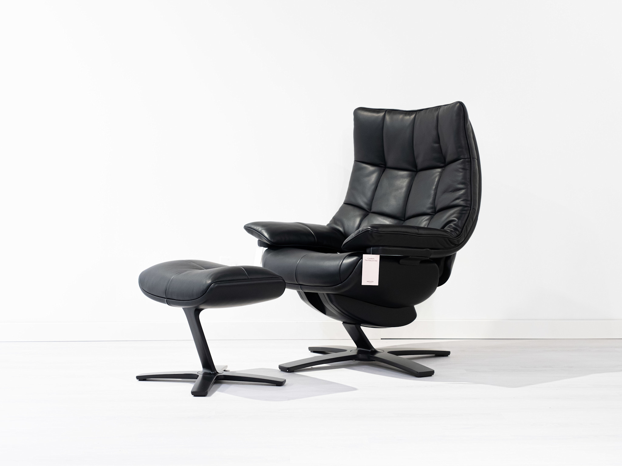 イタリア Natuzzi ナッツジ“Re-Vive”リクライニングチェア 70万 RE-VIVE QUILTED KING WITH OTTOMAN - Homey Home Interiors