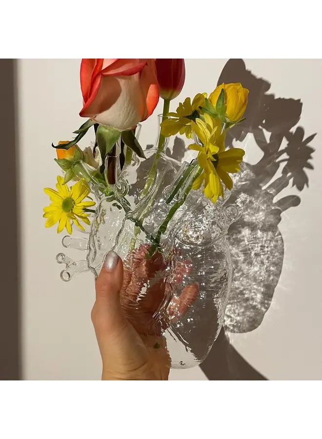 VASE - LOVE IN BLOOM GLASS HEART VASE