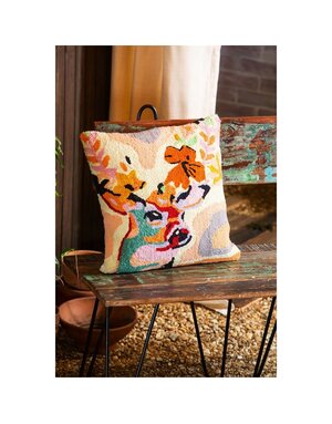 Jardin Deer Hooked Indoor/Outdoor Pillow, 18"x18"