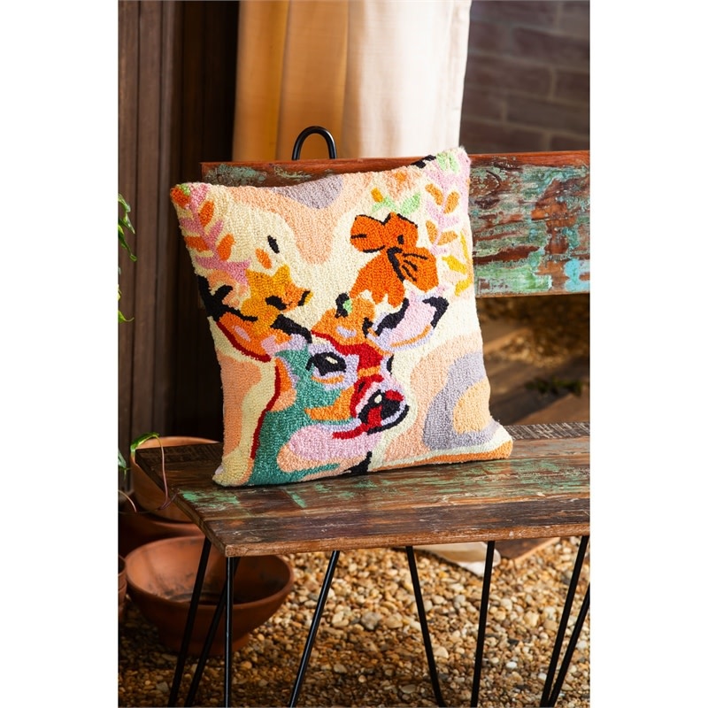 Jardin Deer Hooked Indoor/Outdoor Pillow, 18"x18"