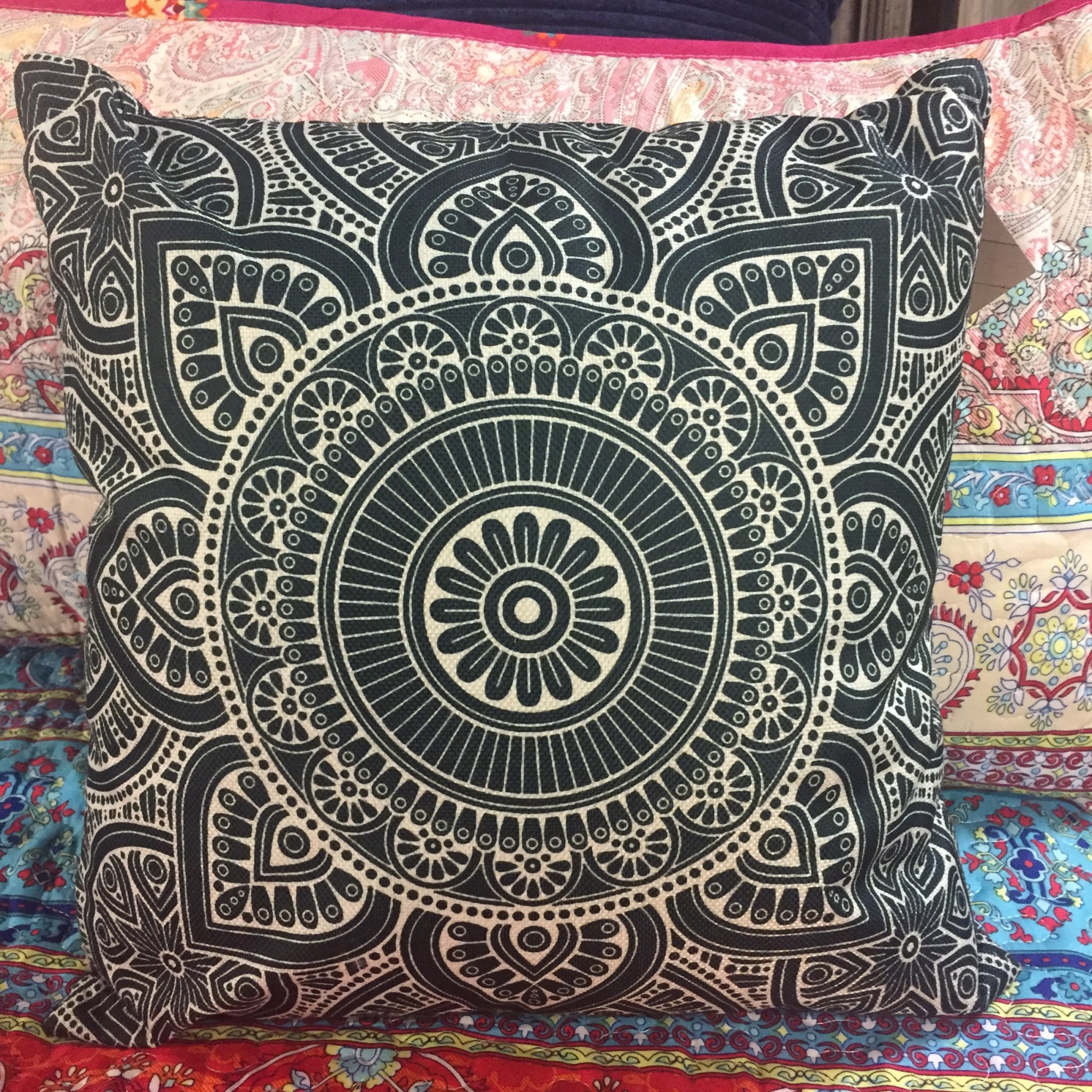 18"x18" Linen Geometric Pillow - Black