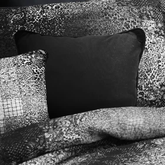 Windsor Many Trips Dec Pillows Solid