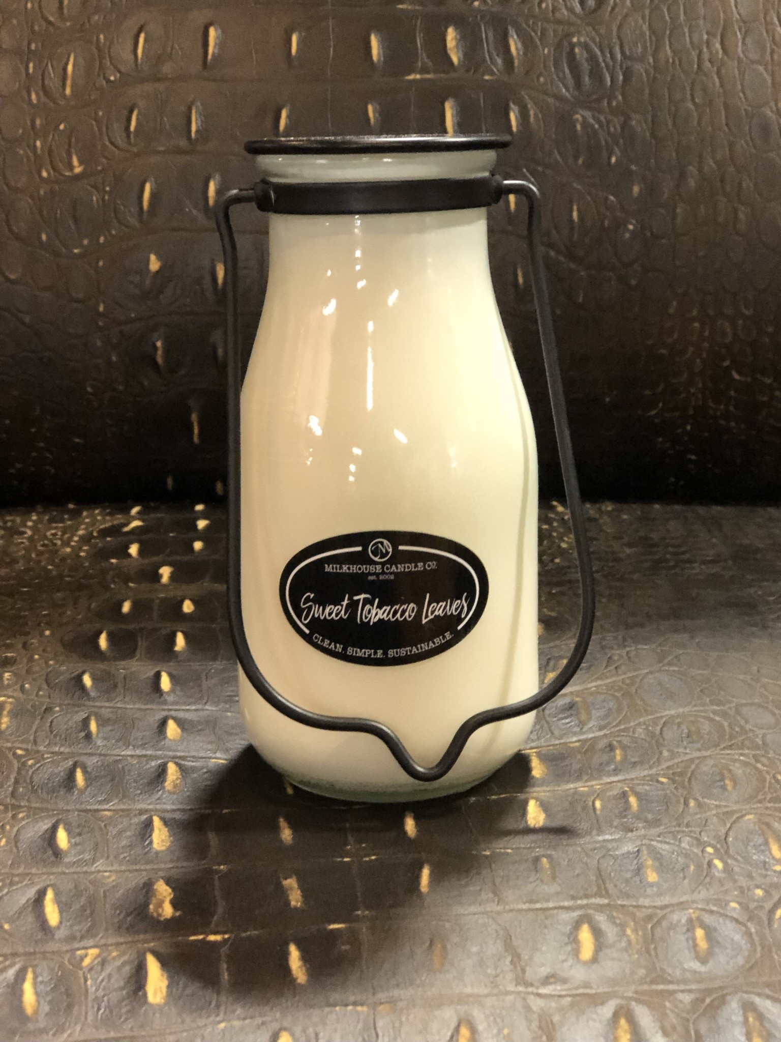 14oz Milkbottle Jar: Sweet Tobacco Leaves