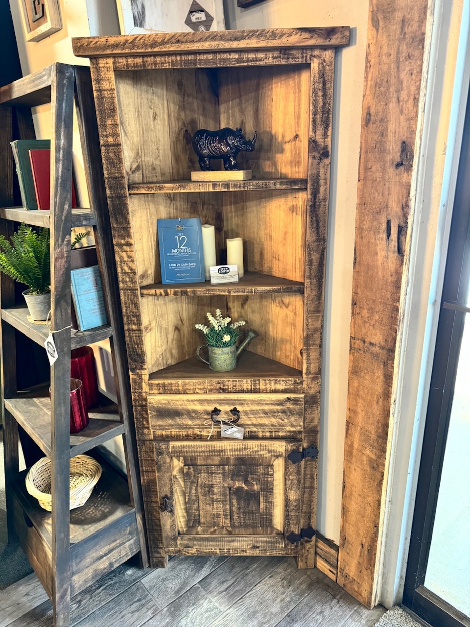 Corner Hutch - Distressed