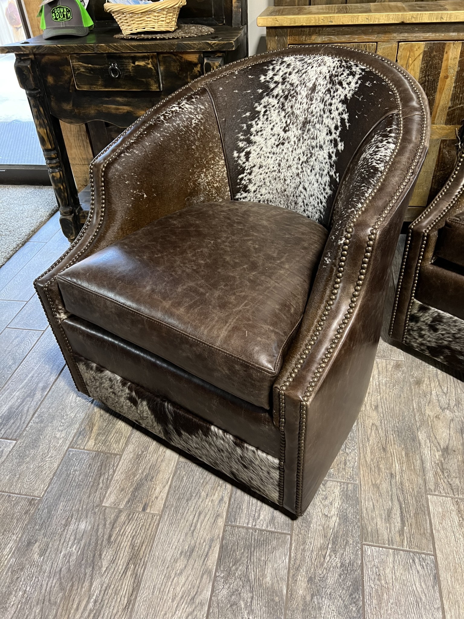 Barrel Leather Swivel Chair -  Salt & Pepper Hide