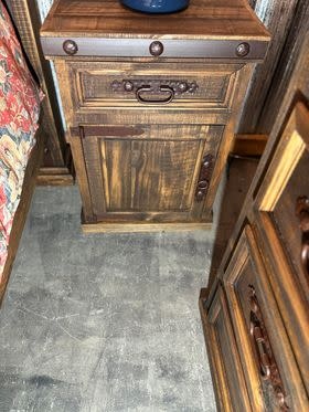 Mansion 1 Door/1 Drawer Nightstand w/Metal - Distressed