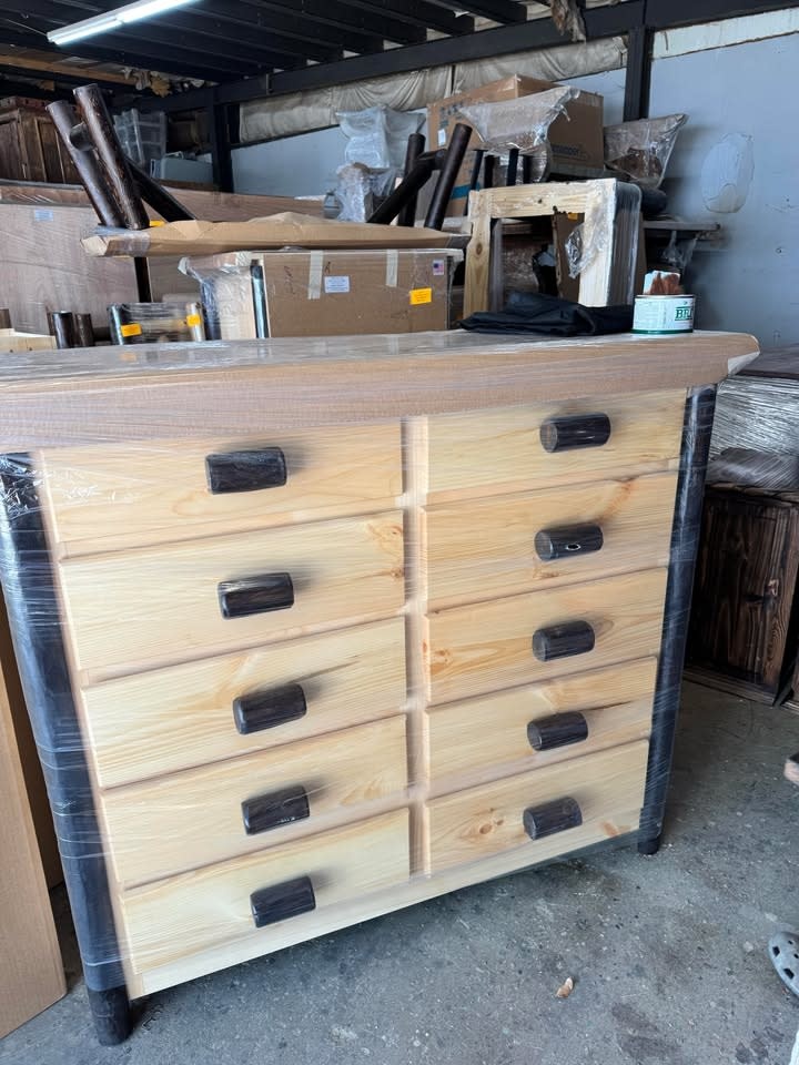 Rustic Log 10 Drawer Dresser - Natural/Walnut