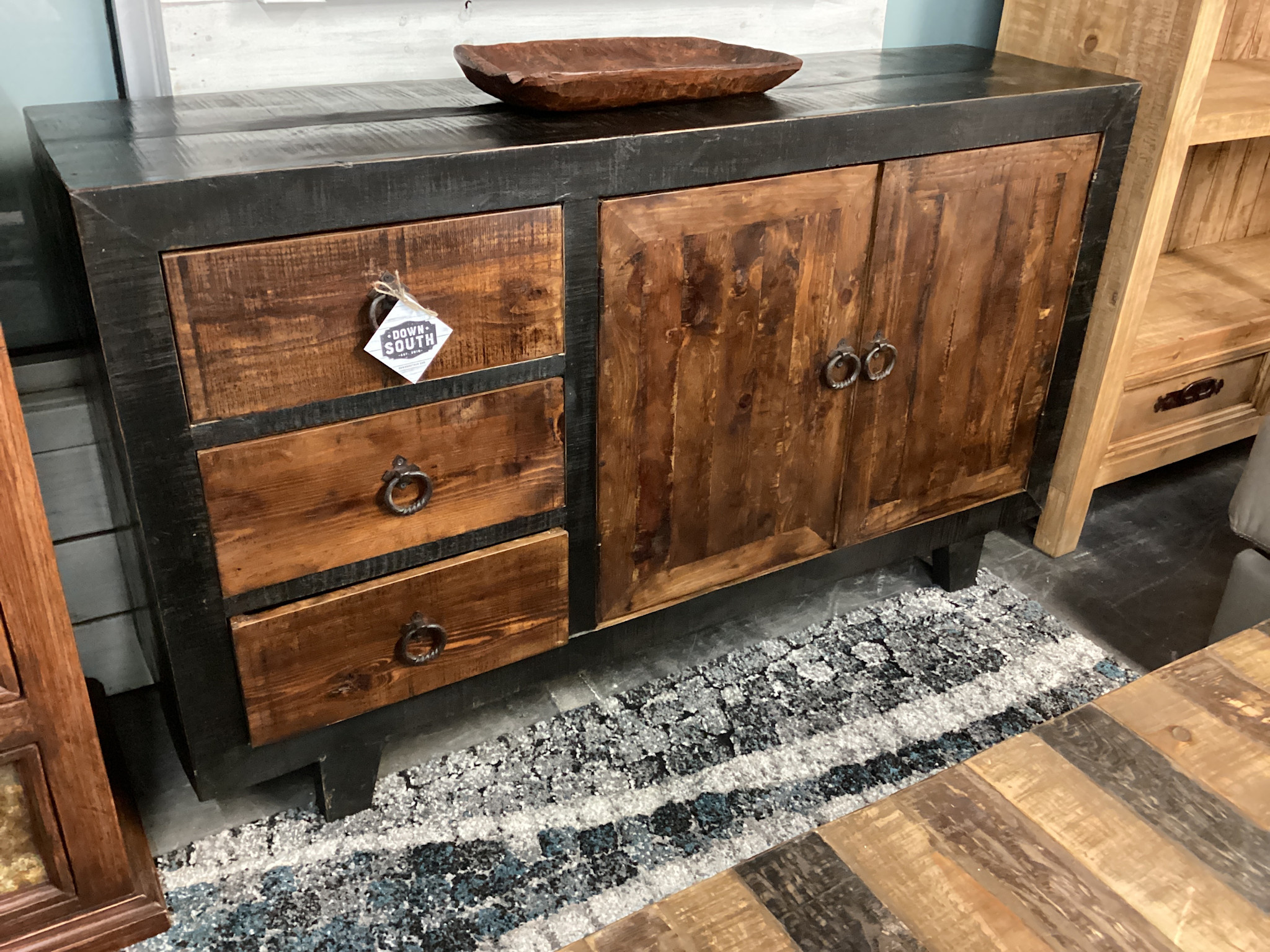 61" Classic Console - Black/Old Wood